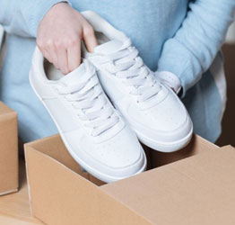 بسته بندی انواع مدل های کفش در هنگام اسباب کشی